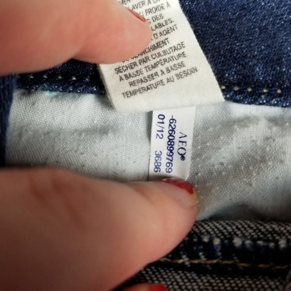American Eagle| dark wash streach Jean shorts
6 - Picture 5 of 7